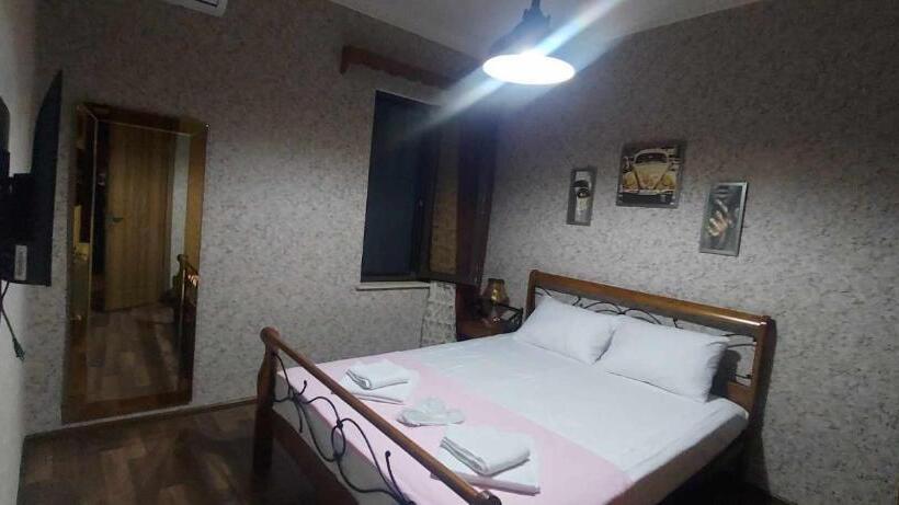 پانسیون Eleven Guest House