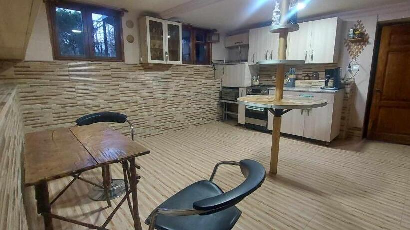 پانسیون Eleven Guest House