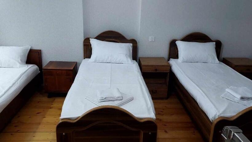 پانسیون Eleven Guest House