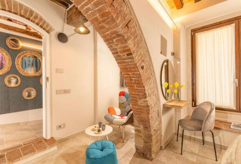 פנסיון Palazzo Falcinelli Luxury Room In Montepulciano Center With Elevator