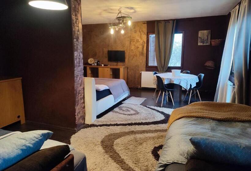 تختخواب و صبحانه Etno Selo Naša Avlija