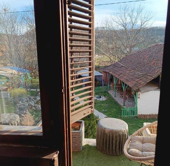 تختخواب و صبحانه Etno Selo Naša Avlija