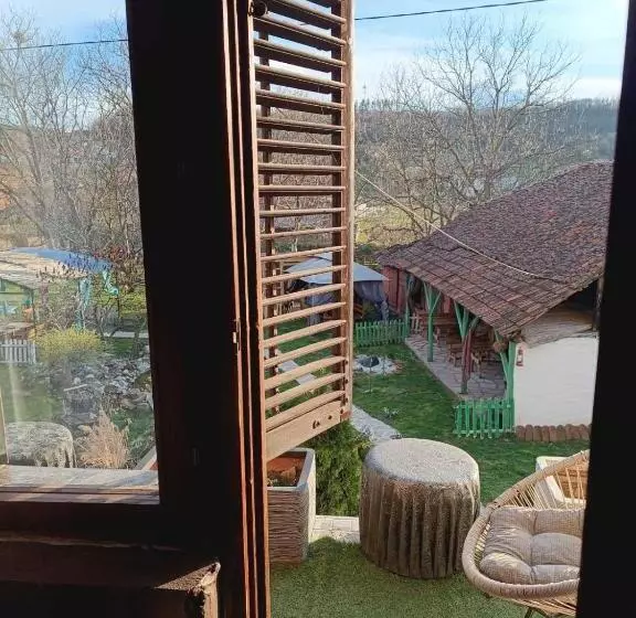 تختخواب و صبحانه Etno Selo Naša Avlija