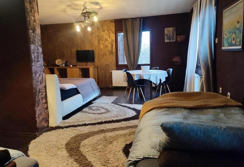 تختخواب و صبحانه Etno Selo Naša Avlija