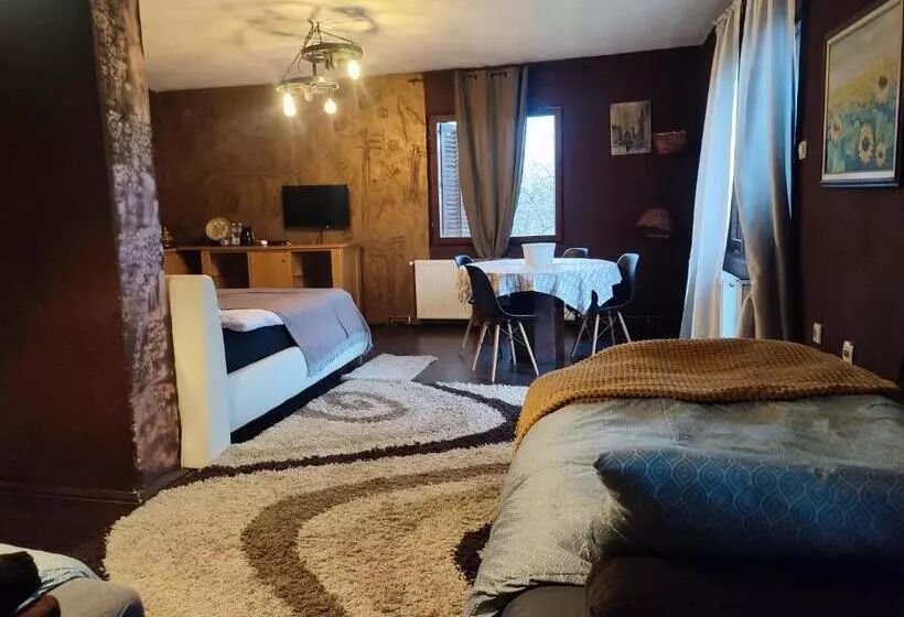 تختخواب و صبحانه Etno Selo Naša Avlija