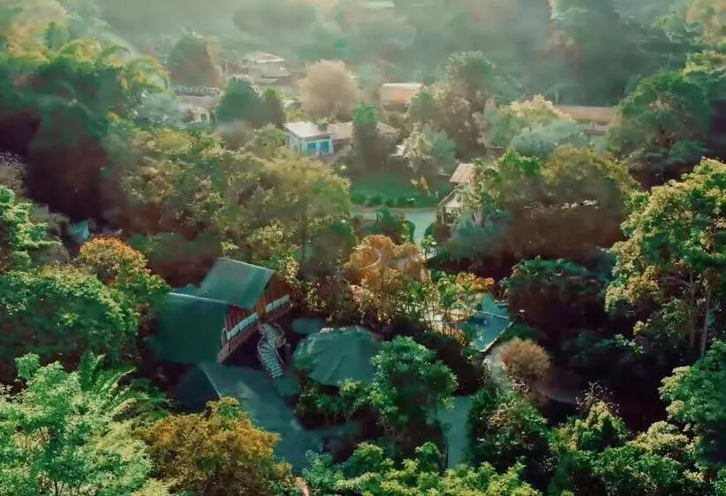 Hotelli Boscaje Solarpunk Habitat