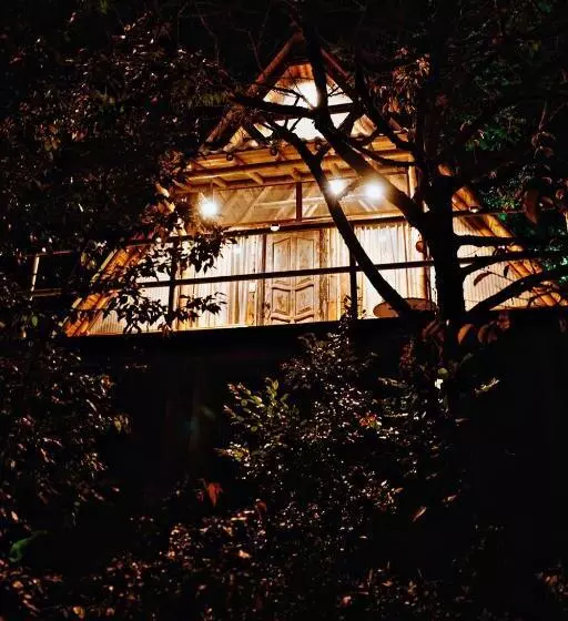 Hotelli Boscaje Solarpunk Habitat