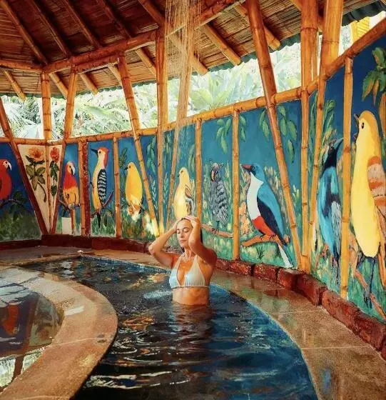 Hotelli Boscaje Solarpunk Habitat