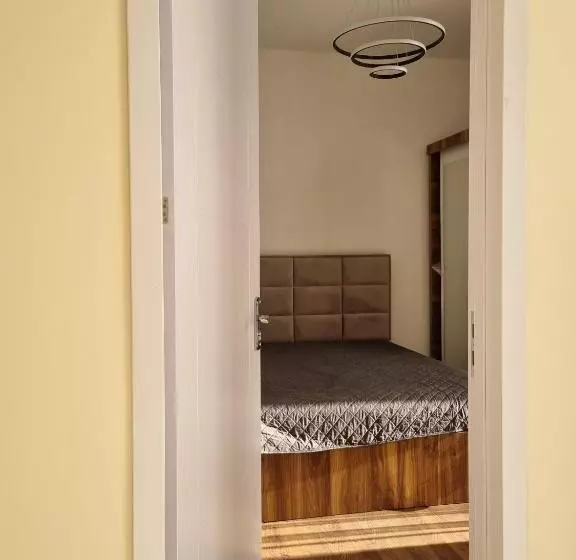 هتل Lazare