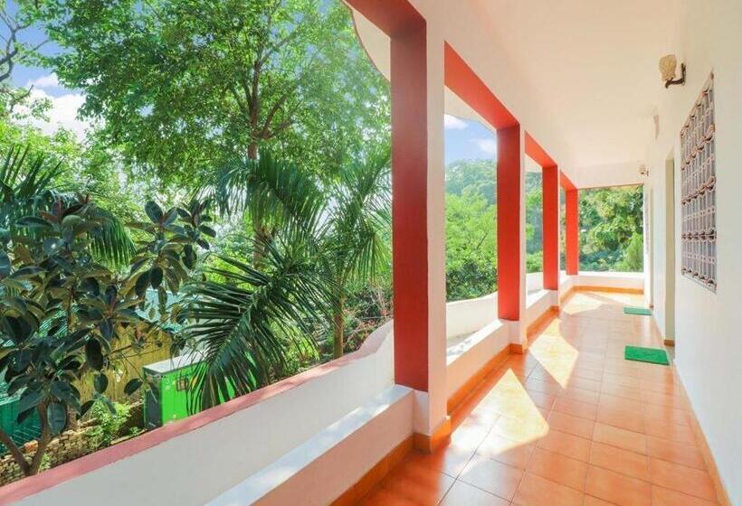 Hotelli The Roxxy Royal Resort