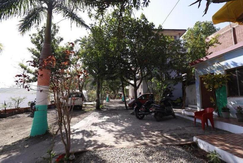 Hotelli The Roxxy Royal Resort