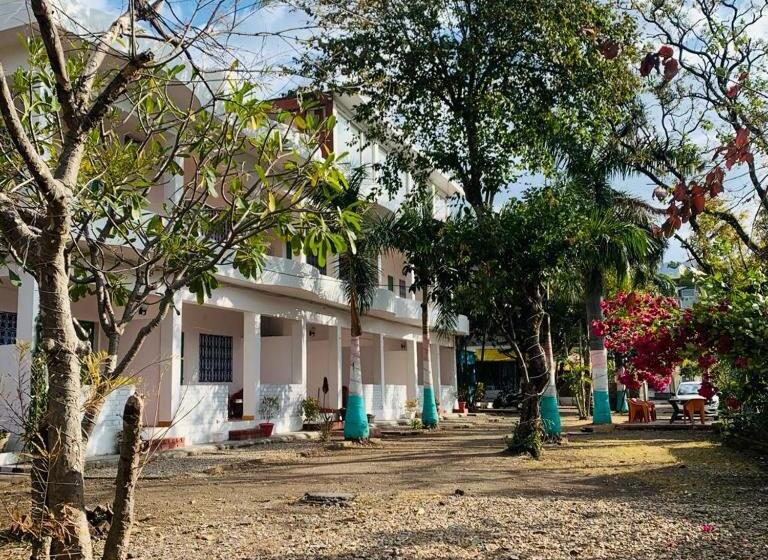 Hotelli The Roxxy Royal Resort