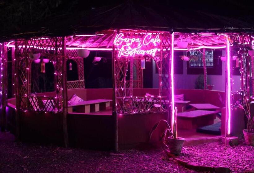 Hotelli The Roxxy Royal Resort