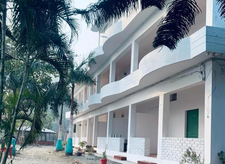 Hotelli The Roxxy Royal Resort