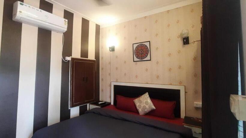 Hotelli The Roxxy Royal Resort