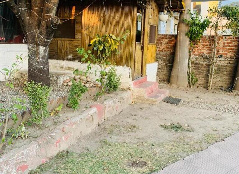 Hotelli The Roxxy Royal Resort