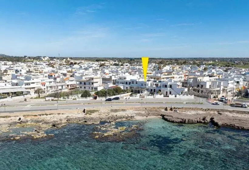 Majatalo Camere Arcobaleno Vicino Al Mare A Torre San Giovanni