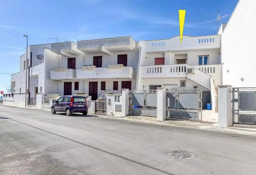 Majatalo Camere Arcobaleno Vicino Al Mare A Torre San Giovanni