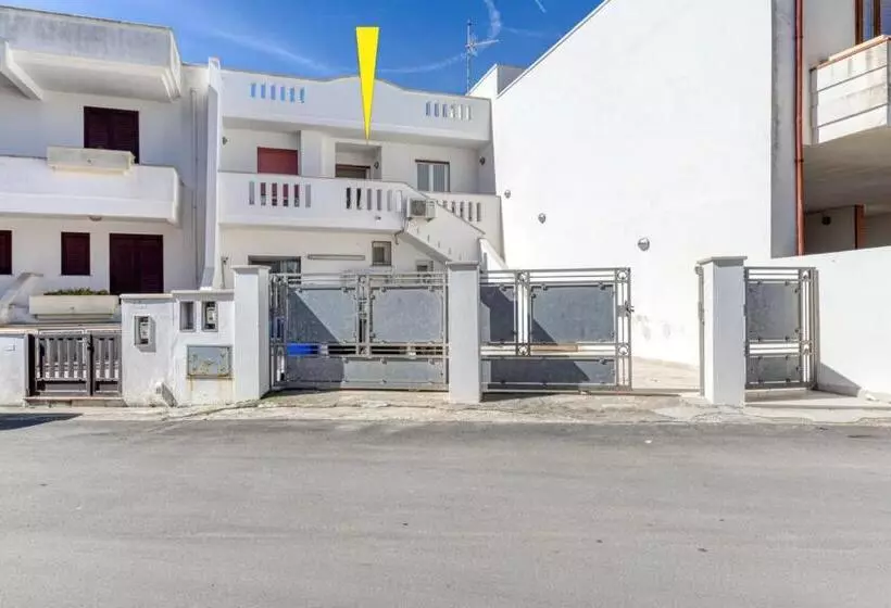 Majatalo Camere Arcobaleno Vicino Al Mare A Torre San Giovanni