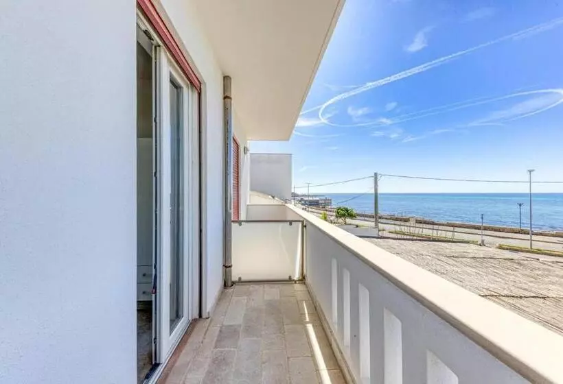 Majatalo Camere Arcobaleno Vicino Al Mare A Torre San Giovanni