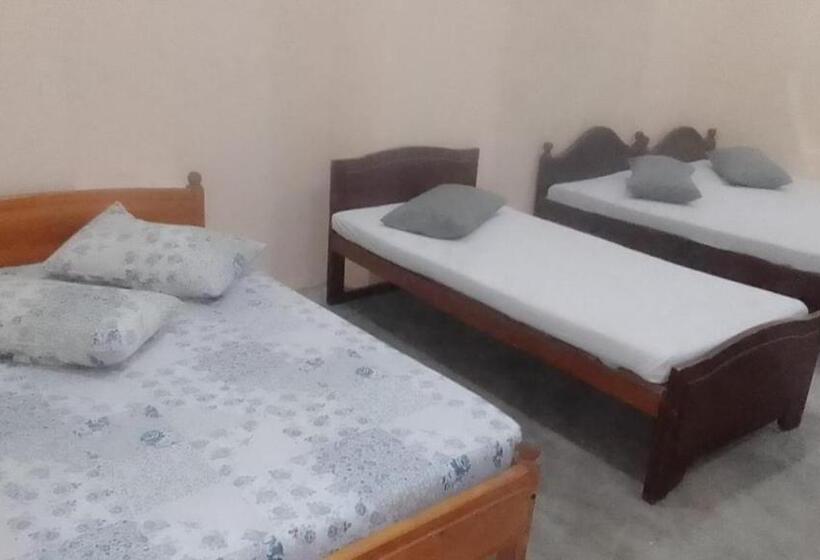 ペンション Eestee Court