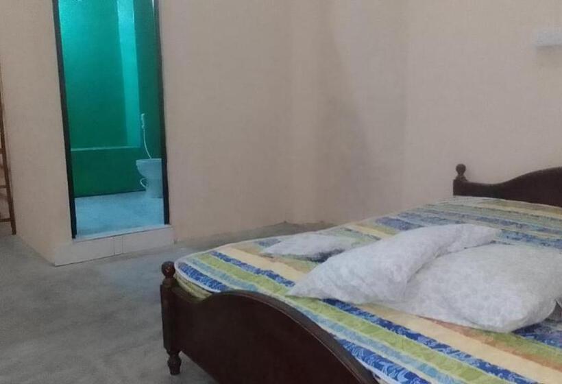 ペンション Eestee Court