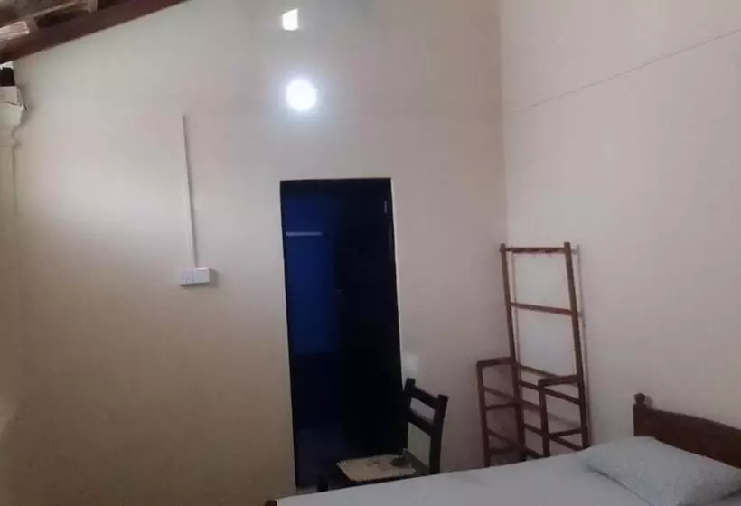 Majatalo Eestee Court