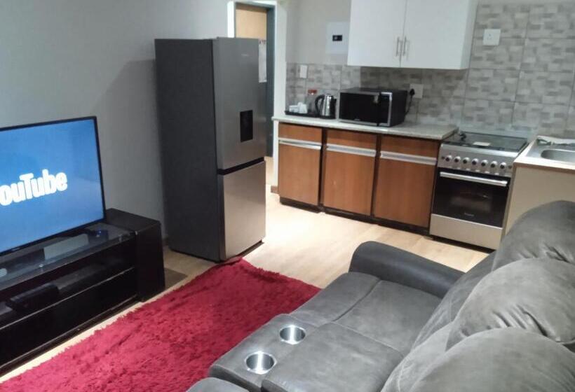 Pension Mangwato Royal Villa