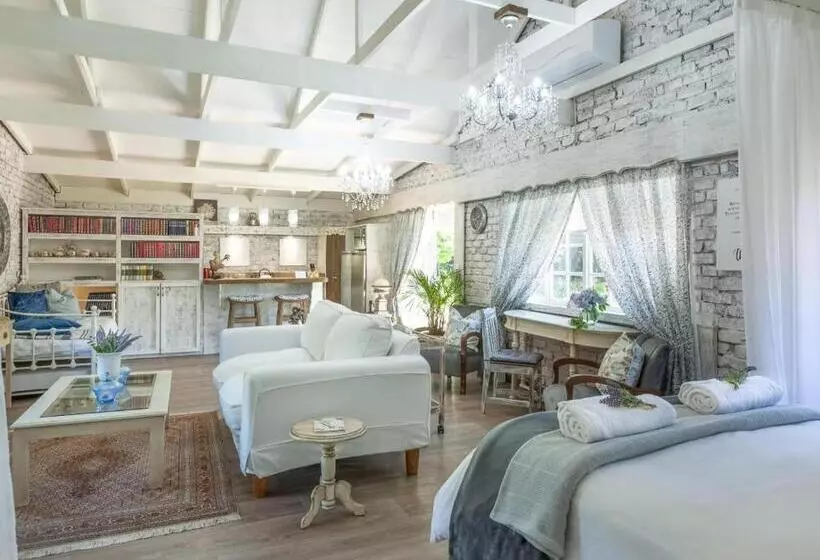 Majatalo Rose And Ivy Cottages