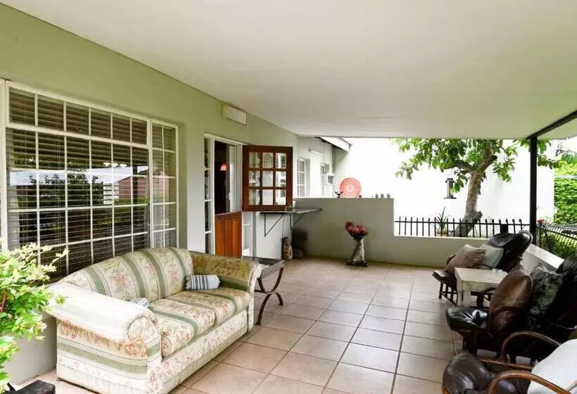 Majatalo Rose And Ivy Cottages