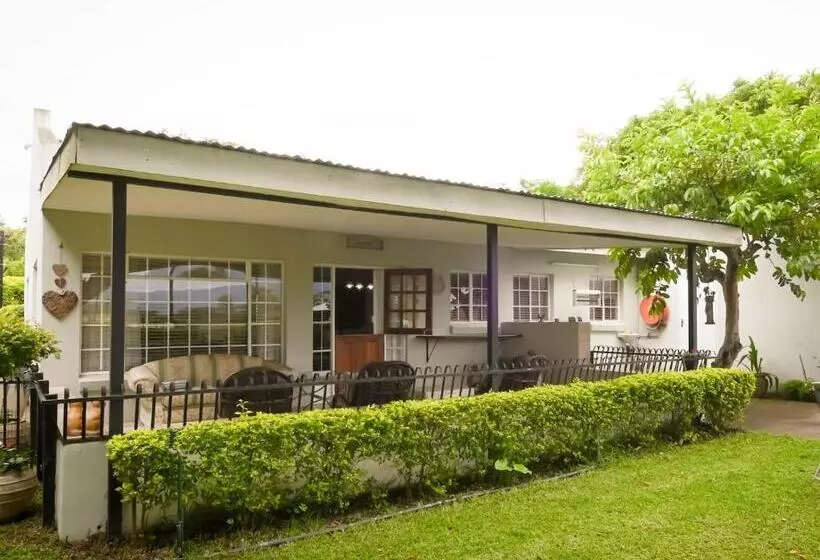 Majatalo Rose And Ivy Cottages