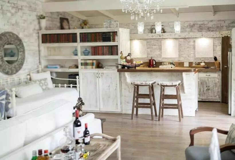 Majatalo Rose And Ivy Cottages