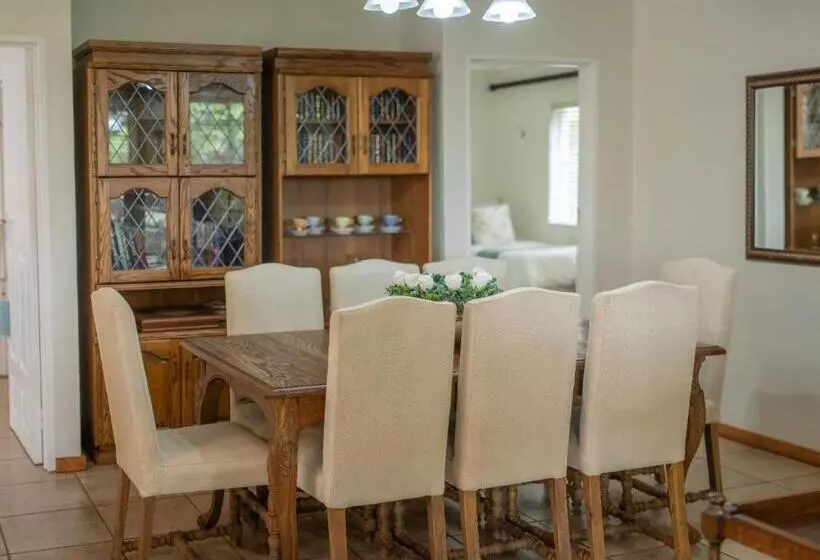 Majatalo Rose And Ivy Cottages