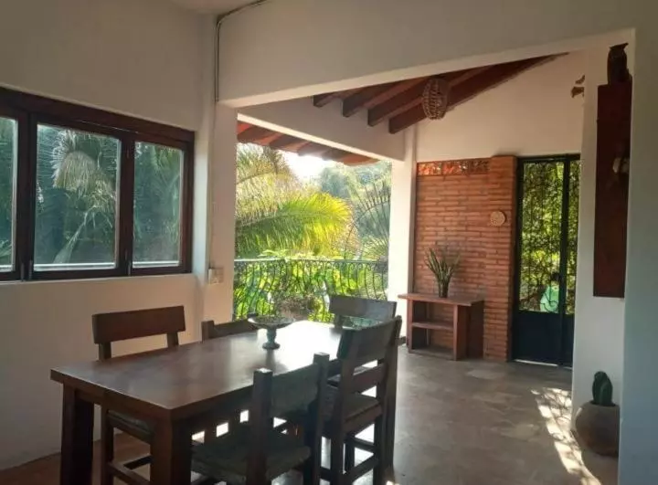 پانسیون Sancha S House