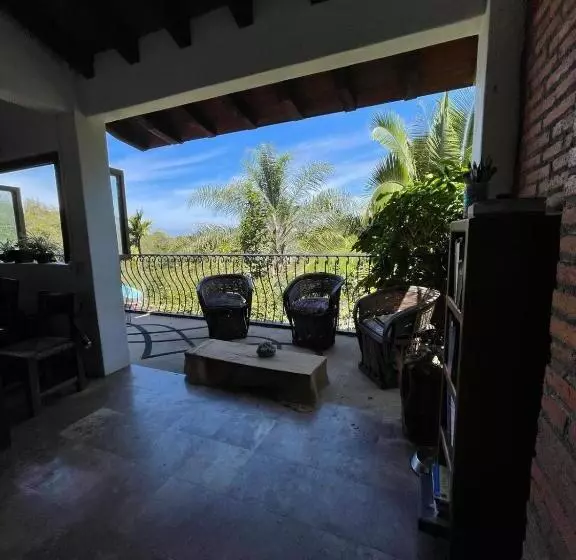 پانسیون Sancha S House