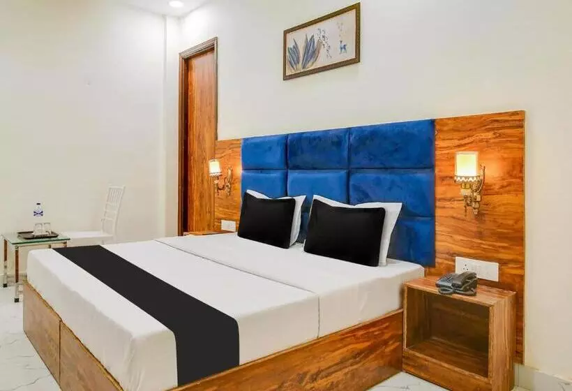 Oyo Hotel Holiday First