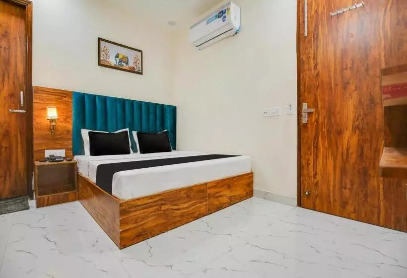 Oyo Hotel Holiday First