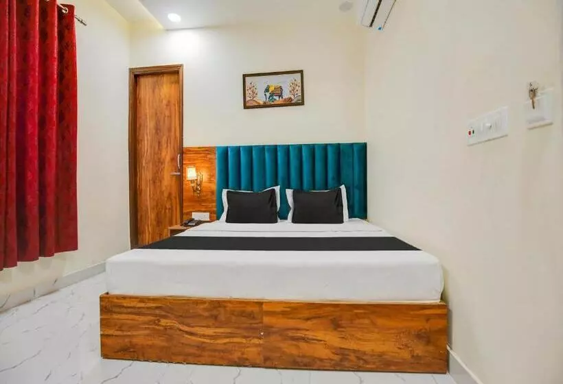Oyo Hotel Holiday First