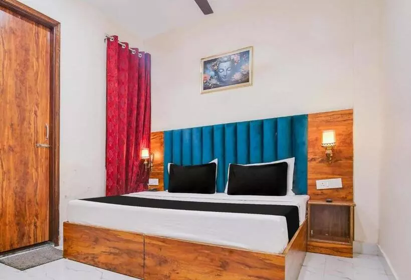 Oyo Hotel Holiday First