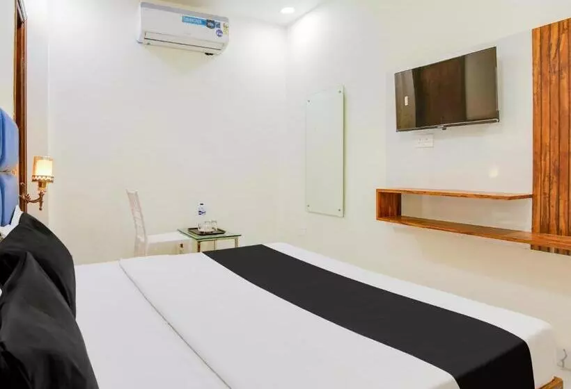 Oyo Hotel Holiday First