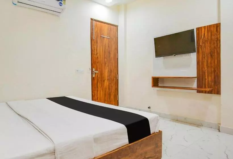 Oyo Hotel Holiday First