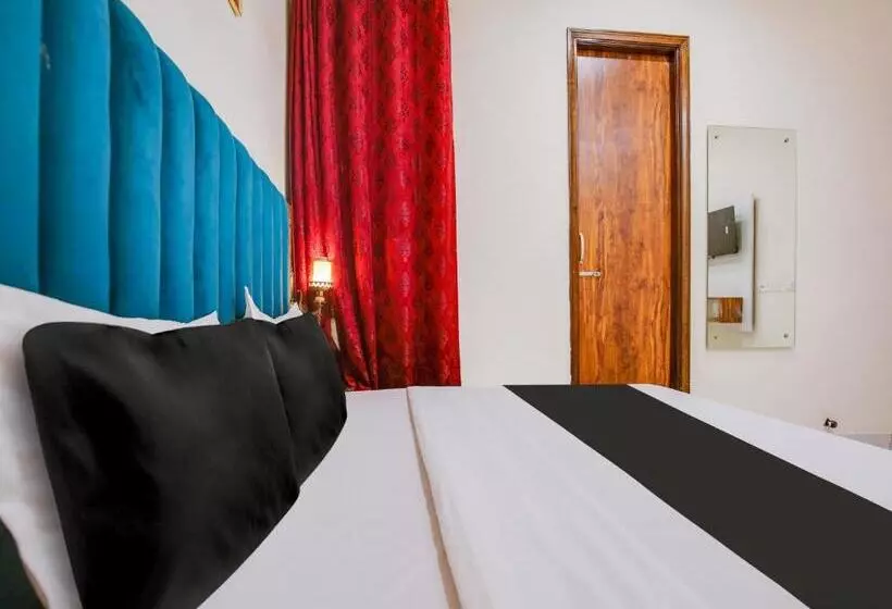 Oyo Hotel Holiday First