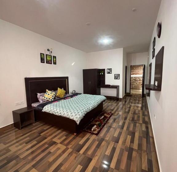 צימר Pine Cottage