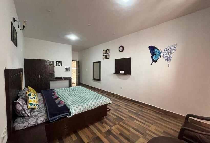 צימר Pine Cottage