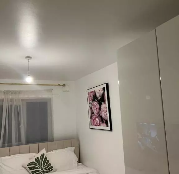 Aamiaismajoitus (B&B) Stars Luxury Home