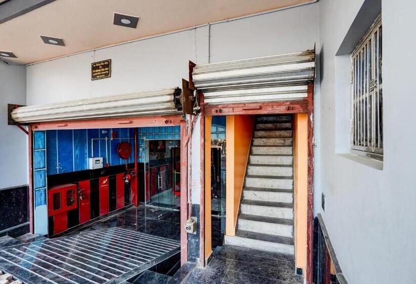 Отель Oyo Balaji Premium Co Living