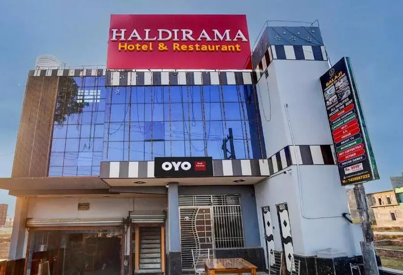 ホテル Oyo Balaji Premium Co  Living