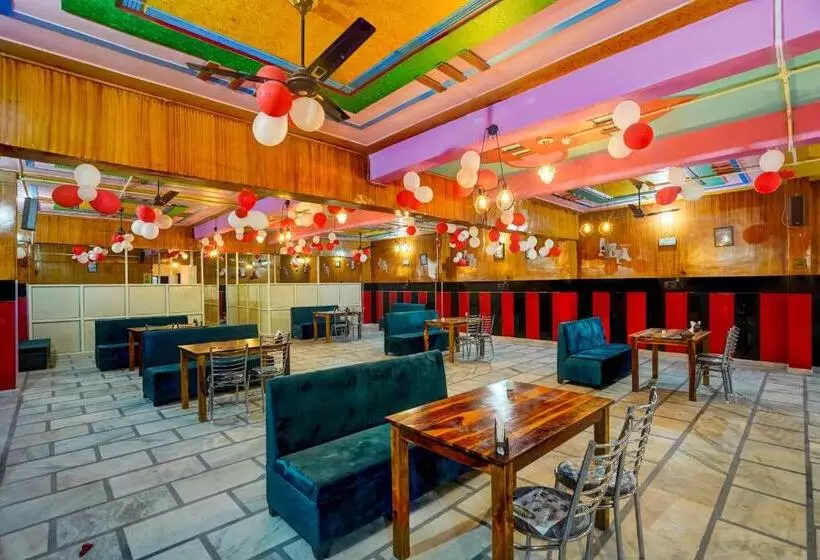 ホテル Oyo Balaji Premium Co  Living