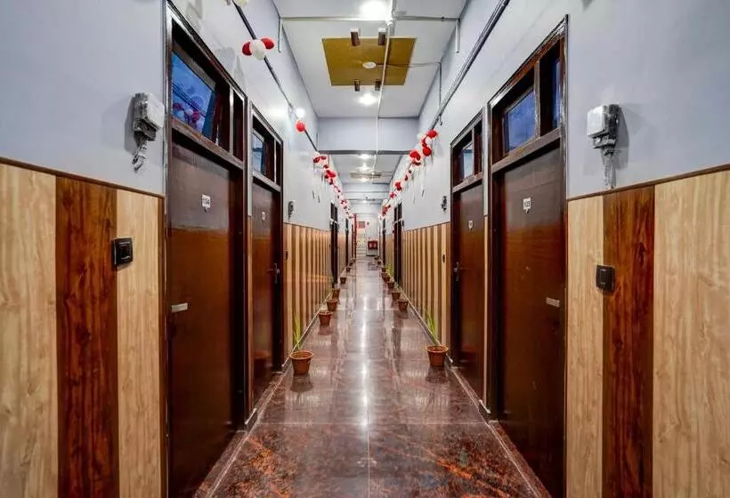 ホテル Oyo Balaji Premium Co  Living