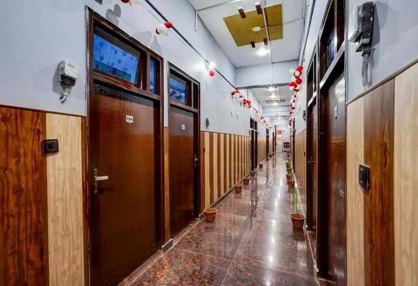 ホテル Oyo Balaji Premium Co  Living